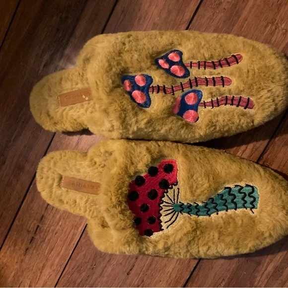 FARM Rio Slippers size 11 - Picture 2 of 5